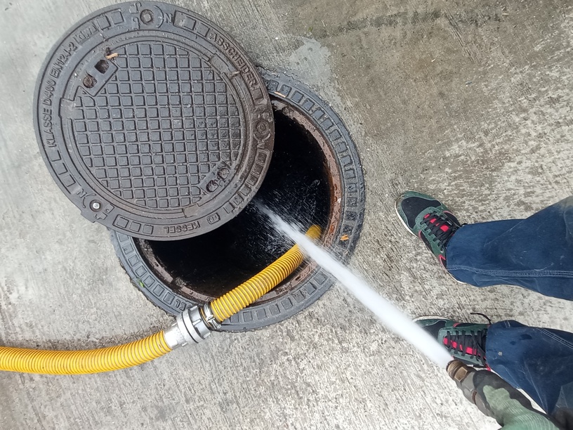 Mentenanta, curatare, vidanjare, spalare separator de grasimi (15)